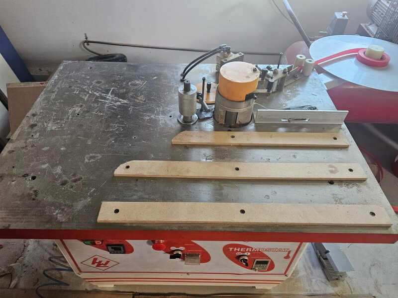 Masina de aplicat cant rotund si drept,