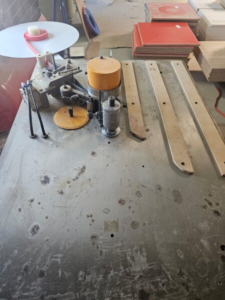 Masina de aplicat cant rotund si drept,